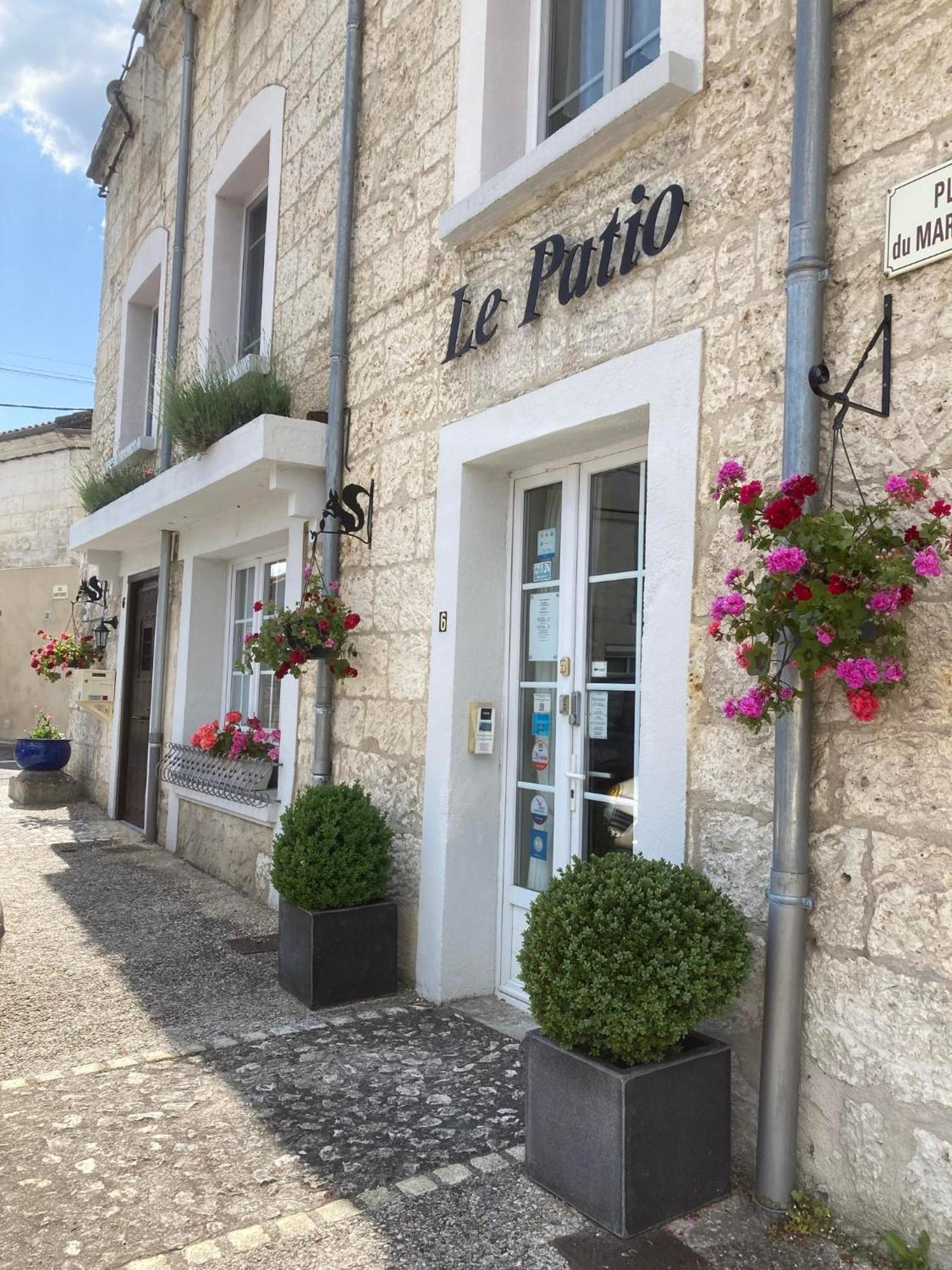 Le Patio Chambres Et Tables D'Hotes La Tour-Blanche Buitenkant foto