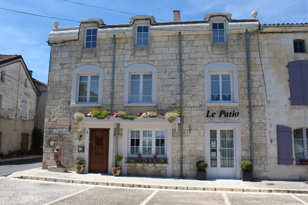 Le Patio Chambres Et Tables D'Hotes La Tour-Blanche Buitenkant foto